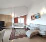 Penthouse  of 120 m2, sea view, jacuzzi, garden, parking, furnished - in Pjescana Uvala - pic 4