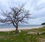 Einzigartiges Stadtgrundstück zum Verkauf in Fažana, 50 m vom Strand entfernt - foto 51