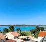 Bel appartement avec terrasse et vue dans un immeuble neuf à 100 mètres de la mer à Medulin - pic 12