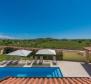 Villa mit drei Wohnungen und Pool in Mušalež, Poreč - foto 26