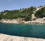 Wunderschöne erste Steinvillenreihe in der Gegend von Dubrovnik neben dem Pier und dem wunderschönen Strand - foto 11