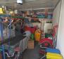 Möbliertes Einfamilienhaus mit Garage in ruhiger Lage, Busoler, Pula - foto 39