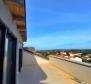 Penthouse with sea views in Premantura, Medulin - pic 4