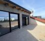 Penthouse with sea views in Premantura, Medulin - pic 12