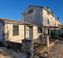 Stone house with two residential units in Svetvincenat 