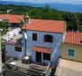 Maison à Risika, Vrbnik à 1 km de la mer 