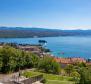 Terrain à Opatija avec permis de construire avec vue sur la mer, à vendre 