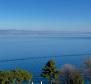 Terrain pour la construction de 5 villas à seulement 300 m de la célèbre plage de Moscenicka Draga, vue panoramique sur la mer, à vendre 