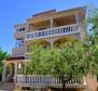 Apartment house with 9 bedrooms and a sea view in Malinska, for sale 