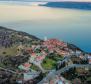 Terrain à bâtir pour la construction de villas avec piscines, vue mer panoramique à proximité du futur complexe de golf Brseč 