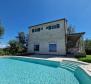 Une belle maison en pierre avec vue mer à Porec 